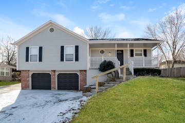 708 SE SHAMROCK LANE BLUE SPRINGS, MO 64014